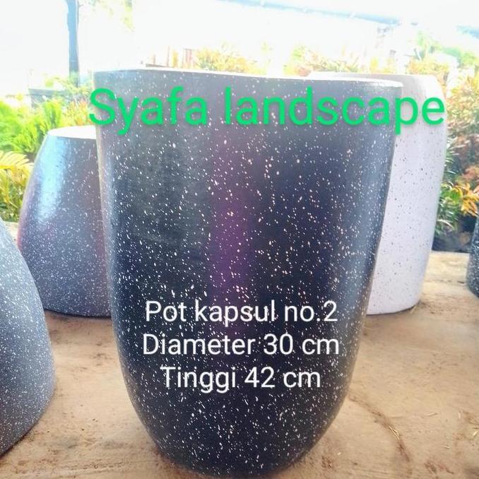 pot gerabah kapsul hitam besar