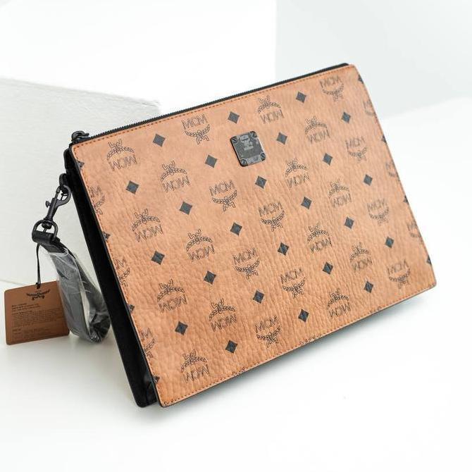 MCM medium aren clutch cognac