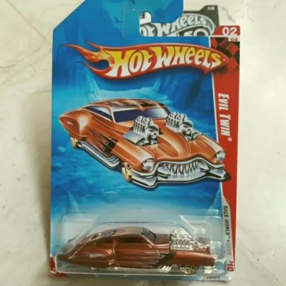 hotwheels evil twin race