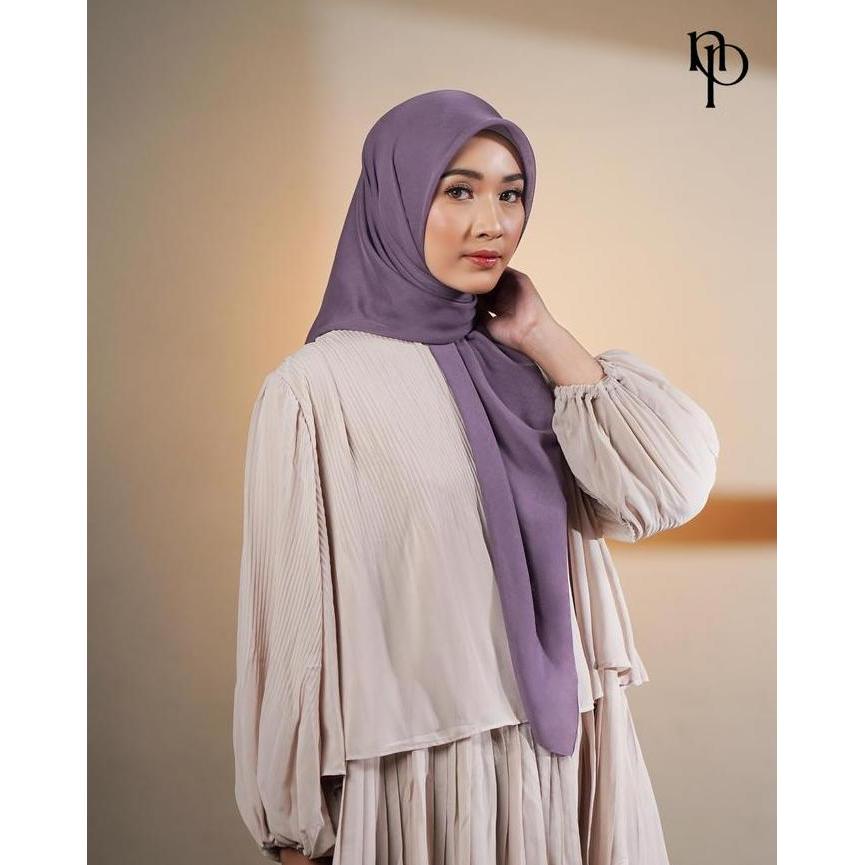 Plain Paris naPocut (Segi Empat) Jilbab Simple