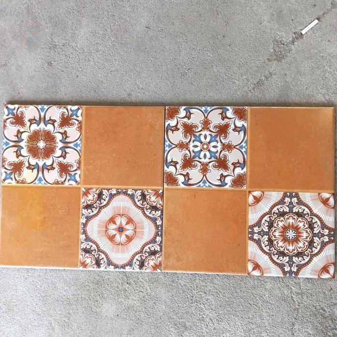 KERAMIK LANTAI 40X40 MOTIF BATIK KERATON BALI murah