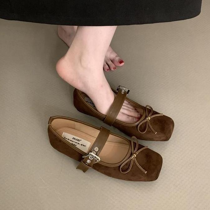 Atikota Sepatu Wanita Fashion Flat Shoe Ladies Retro Buckle Single Shoes Outdoor dengan Desain Polos