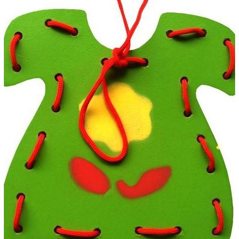 Mainan Kayu: Menjahit Baju