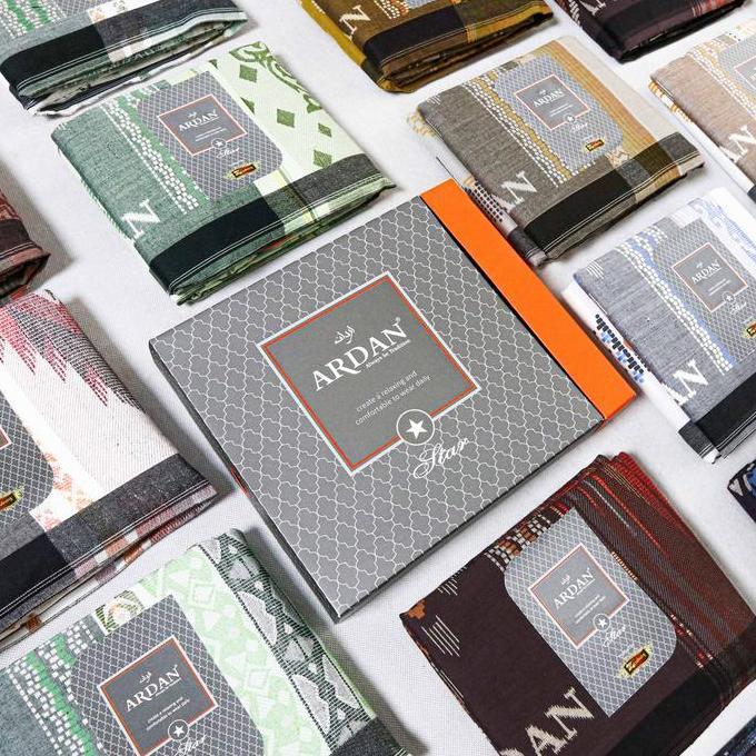 Disiniaja- Sarung Ardan Star Hitam Putih Songket Timbul Elegant Bahan Lembut Adem Untuk Muslim Denga