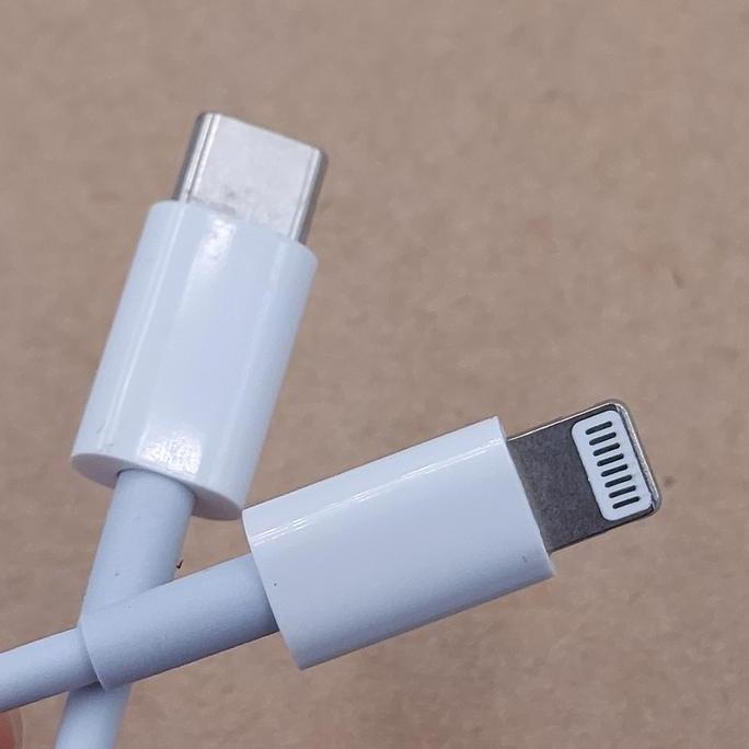 Ready AVPRO AVL989 Lightning to Type-C Sync/Charge Cable 2.4A 25cm