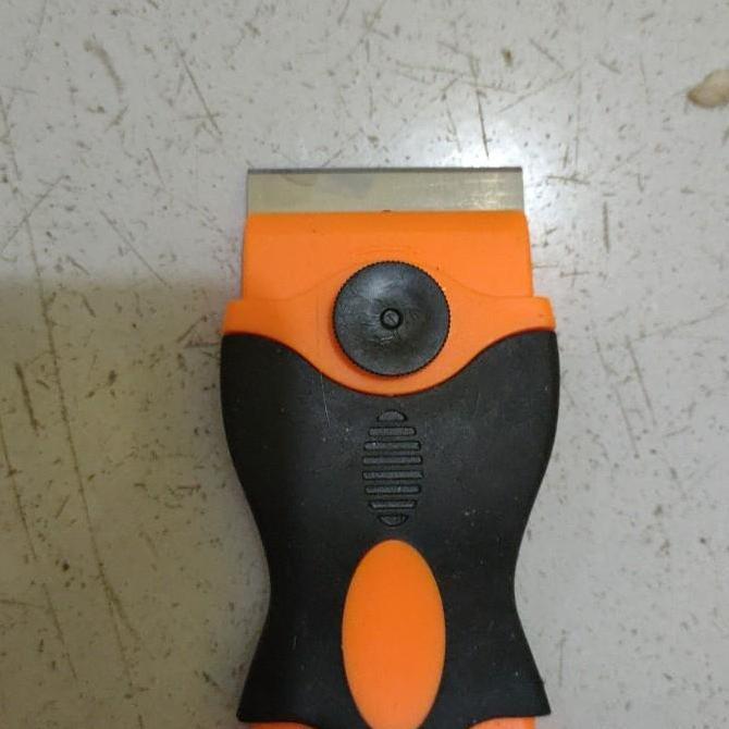 cutter pengikis pembersih lem kaca film stiker di kaca mobil