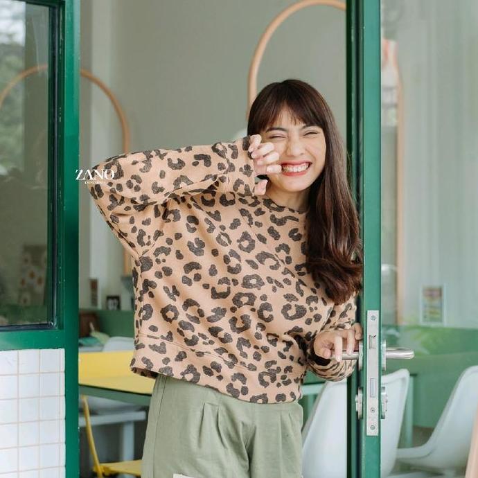 Langsungaja- Zano Basics Sweater Crop Leopard Atasan Wanita