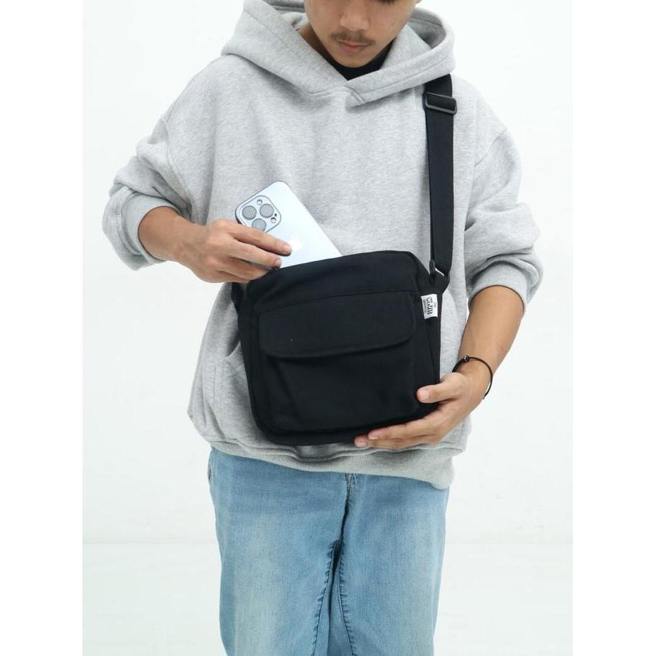 HARGA PRODUK Theclub Tas Kanvas Selempang  Pria  - Korean Crossbody Slingbag Medium Canvas HARGA PRO