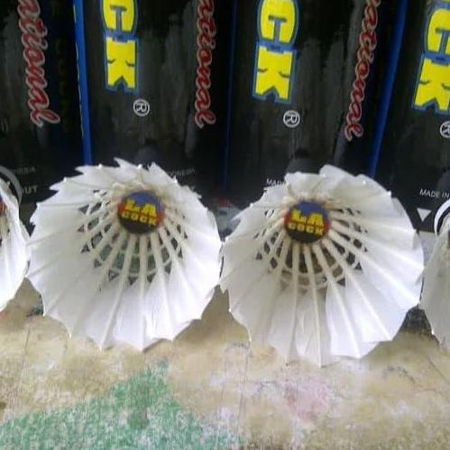 Smastr- Shuttle Cock / Shuttlecock / Cock Badminton La Internasional