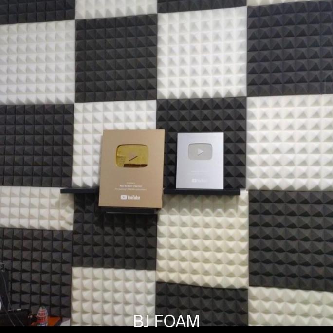 Busa Peredam Suara Pyramid untuk Speaker Biru