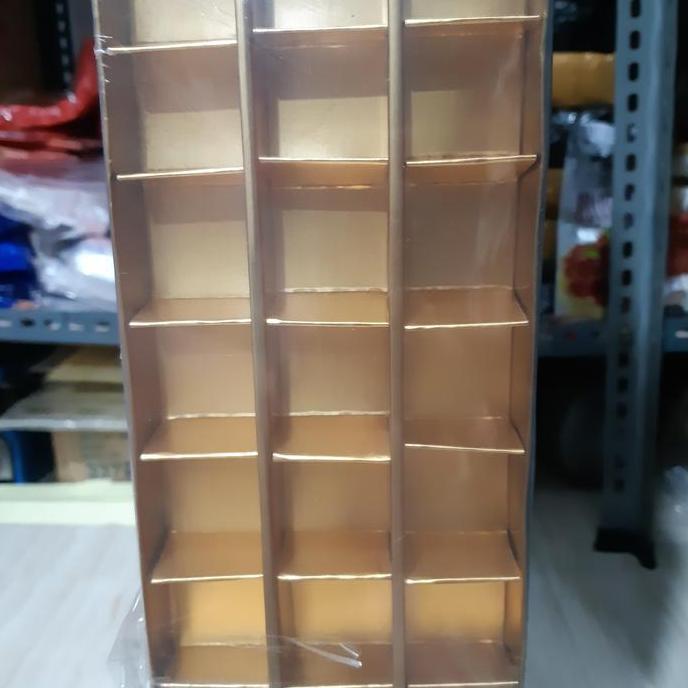 box mika coklat gold sekat 18