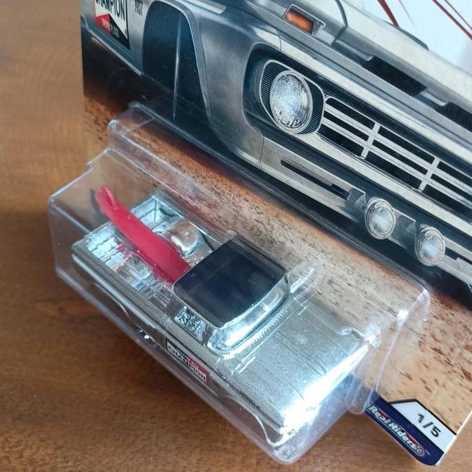 hotwheels custom 62 chevy pickup shop trucks silver chrome