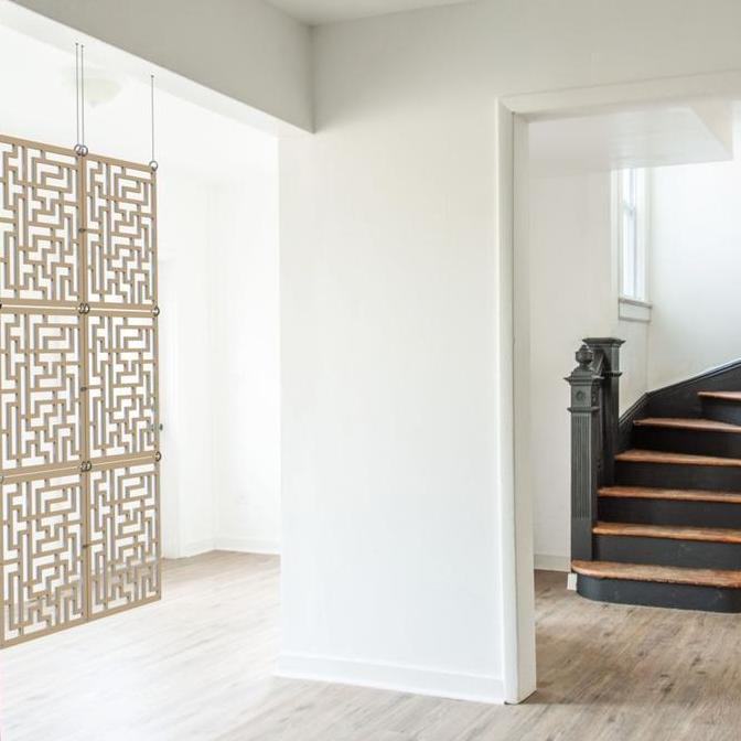 sekat pembatas ruangan gantung kayu | partisi tirai kayu laser cut aesthetic