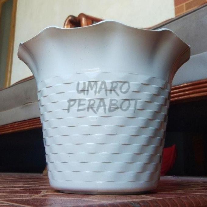 Pot Kristal Ukuran 25 Warna Putih / Pot Tanaman / Pot Bunga / Pot Plastik / Umaro Perabot