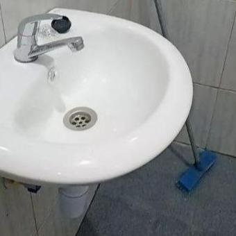 Grosir Wastafel Keramik Cuci Tangan Komplit Set Volk / Wastafel Komplit Set Volk Packing Kayu