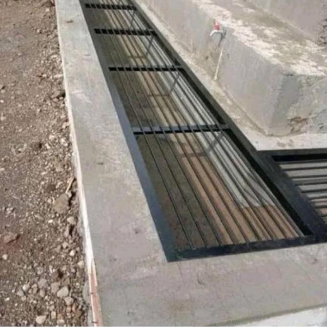 tutup got selokan grill