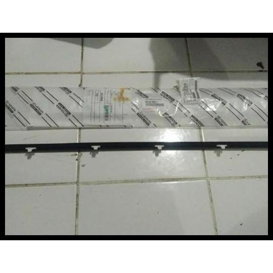 HOT DEAL KARET LIST PELIPIT KACA PINTU LUAR BELAKANG KANAN AVANZA XENIA LAMA 