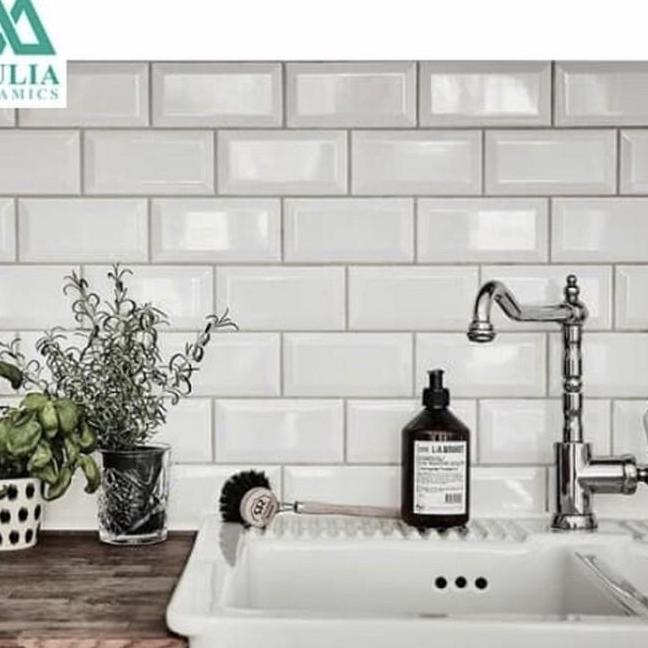 Antimateri- Keramik 10X20 Putih Bevel Mulia Signature