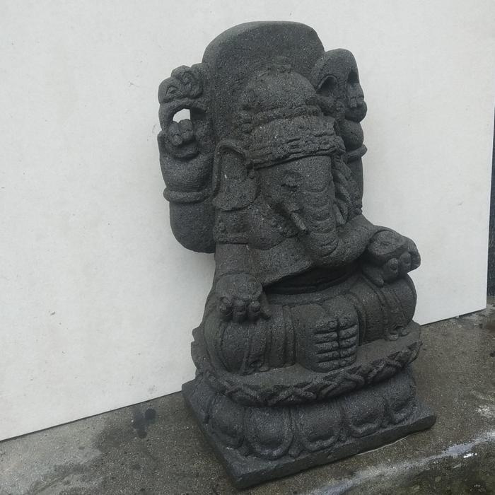 patung Ganesha batu merapi