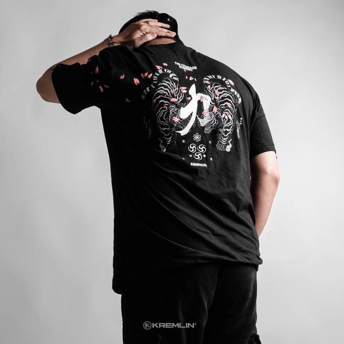 Kremlin T-Shirt Kaos Black - Mantra