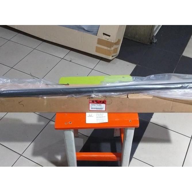 List Pelipit Kaca Kaca Pintu Tengah Honda Mobilio