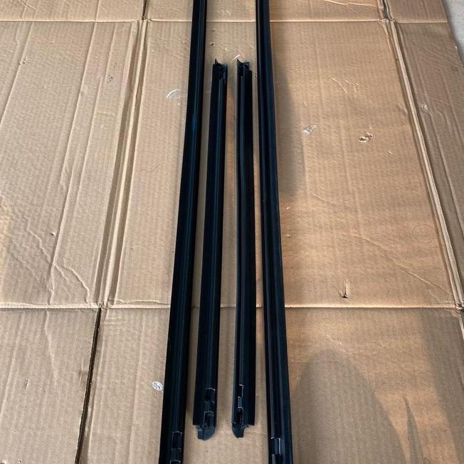 Pelipit Kaca Luar Gen 1 Kaca Karet Pintu Vios