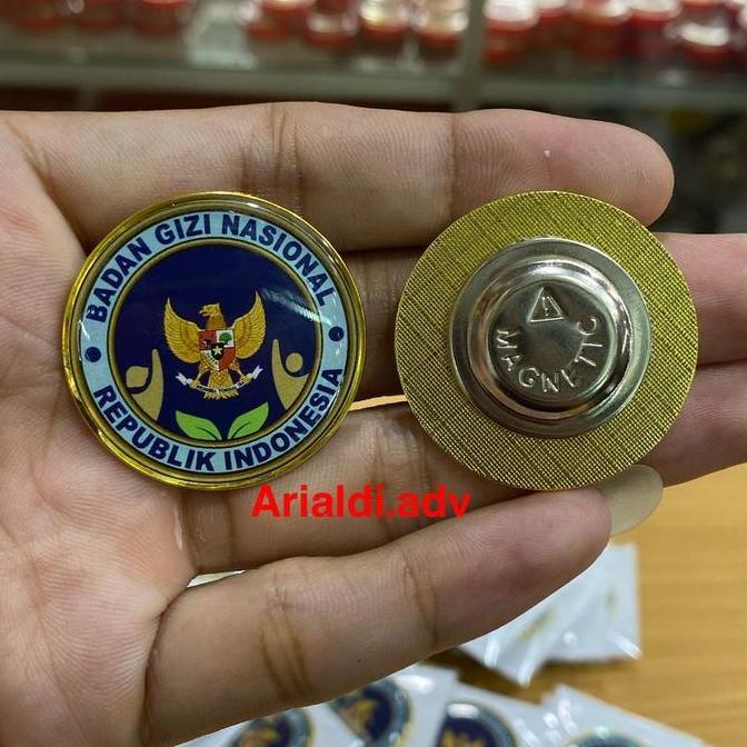 New  pin logo custom kuningan tebal dilapis resin magnet pin custom logo sendiri