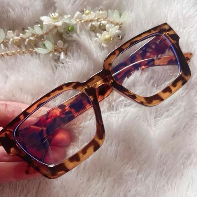 Kacamata Kerlip Fi Andri dengan Desain Modern dan Lensa Hitam untuk Gaya Anda