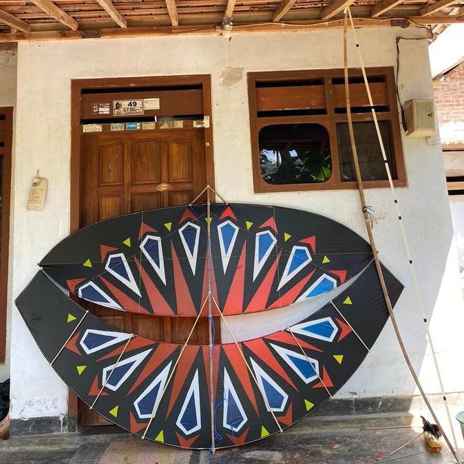 Layangan Pegon Motif Arsir 2.5m Bambu