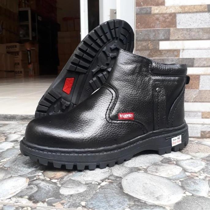 sepatu safety boot kulit asli boyken hitam polos.