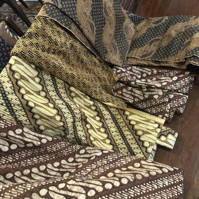 Kain Batik Jarik Solo Stok Toko Lama Sudah Ada Wirunya Bisa Dijadikan Jarik atau Bahan Busana Batik 