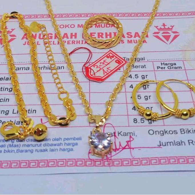 1 SET PERHIASAN  WANITA DEWSA EMAS MUDA 4,5GR KADAR 3,75 DAPAT SURAT RESMI DARI TOKO BISA DI JUAL KE