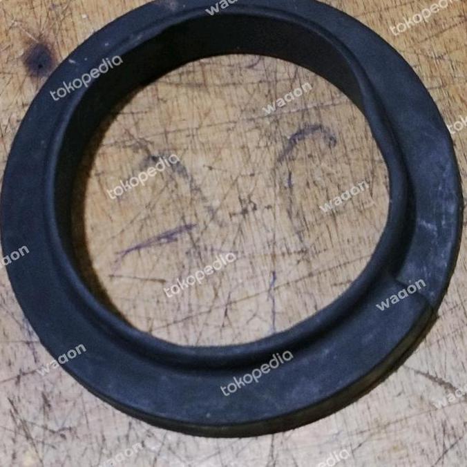 Karet Tatakan Per Belakang Bawah Bmw E34 E39 E60 33531133671