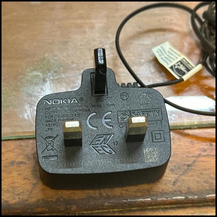 GRATIS ONGKIR GENUINE NOKIA PHONE CHARGER -BLACK.  CONNECTOR INTERFACE : 2MM - INPUT : 100-240V / 50