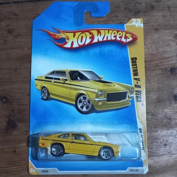 HOT WHEELS CUSTOM V-8 CHEVY VEGA KUNING DIECAST (S)
