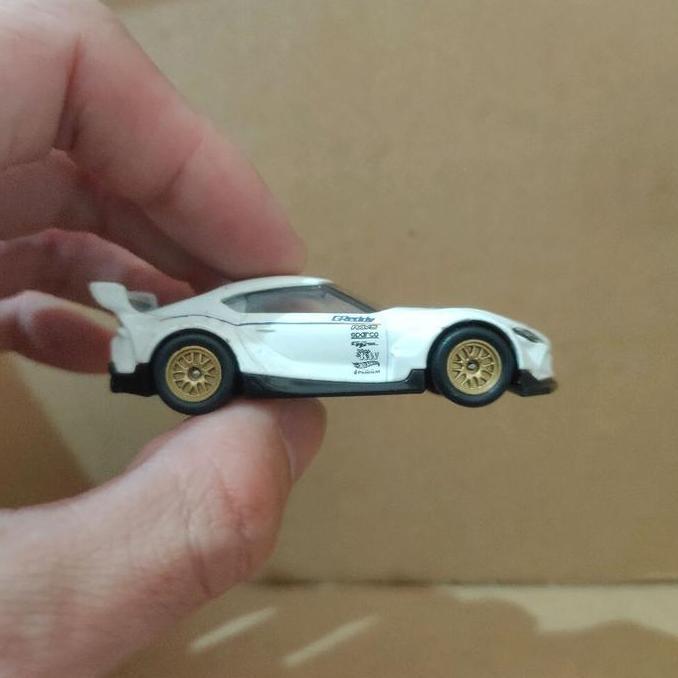hot wheels 20 toyota gr supra putih greedy ban karet loose