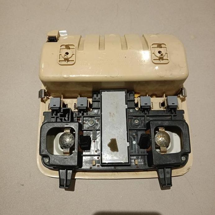 Lampu Plafon Interior Hyundai H1 2008 on Bekas