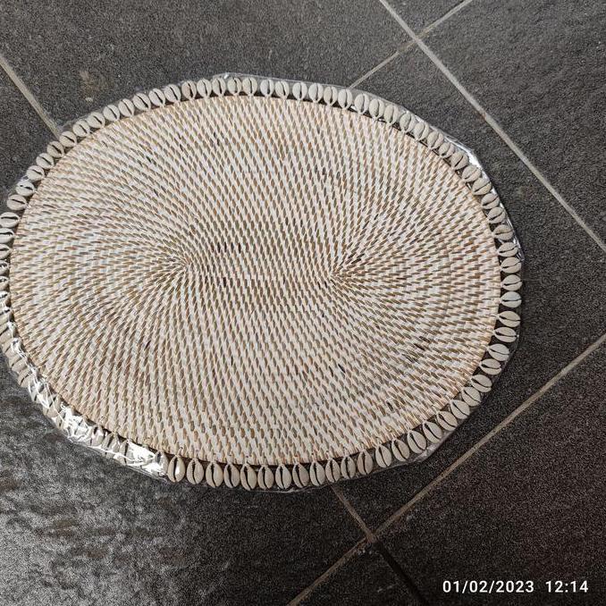 HARGA DISC - placemat rotan kerang oval putih