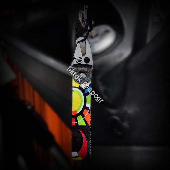 GANTUNGAN KUNCI LIVE MORE VESPA KEYCHAIN SEPEDA MOTOR PREMIUM AKSESORIS PIAGGIO LIVE MORE VESPA MATI