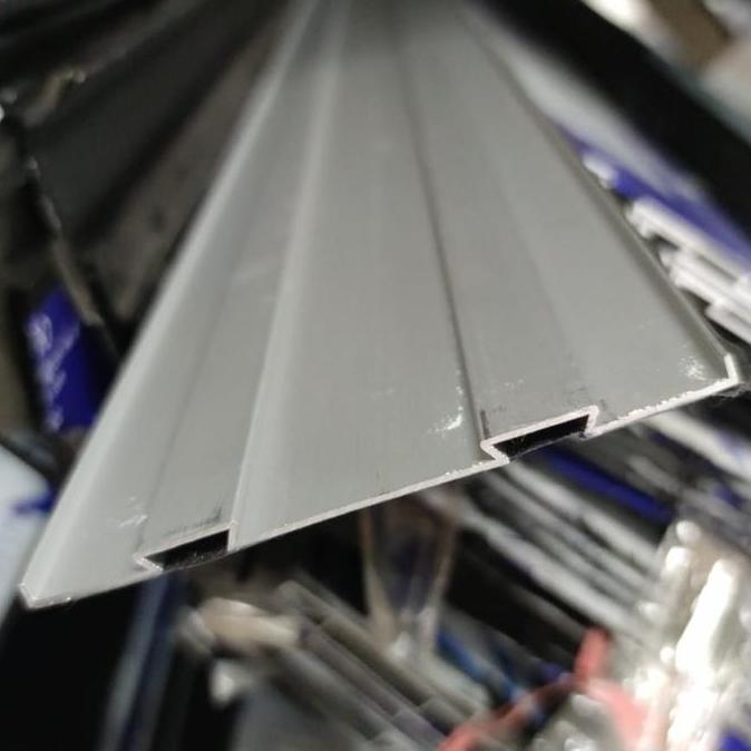 nota plint aluminium