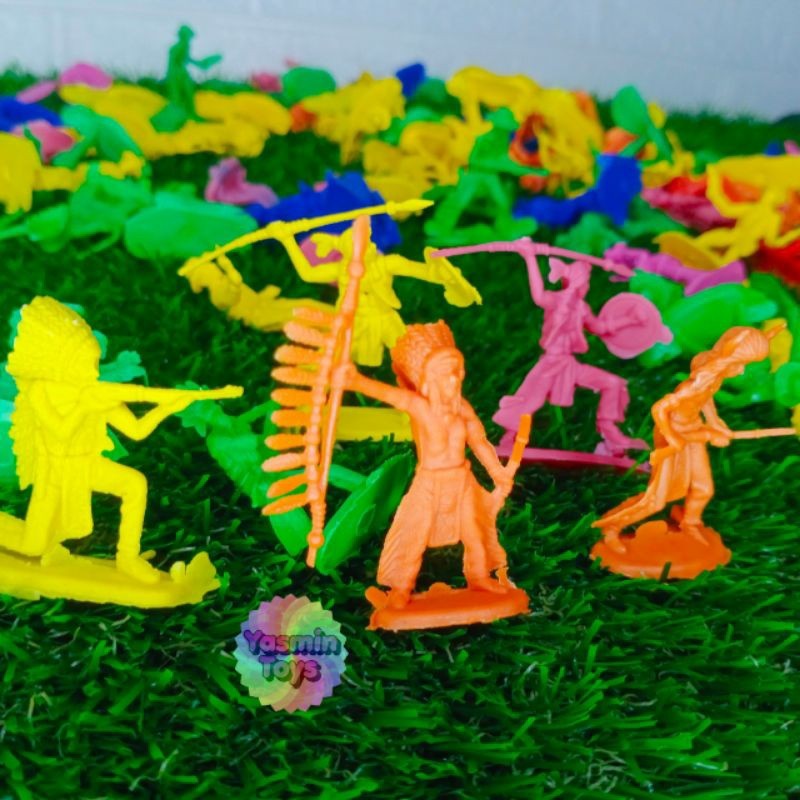 100Cs Mainan Patung Plastik Bentuk Dayak / Koboi/Indian