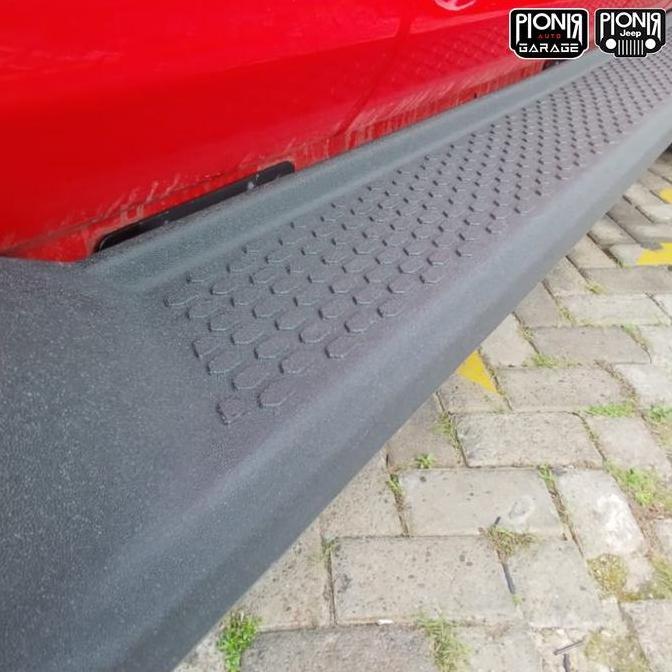 Pijakan Kaki Jeep JL Side Step Jeep JL - Pijakan Kaki Plastik ABS Jeep Wrangler JL Factory