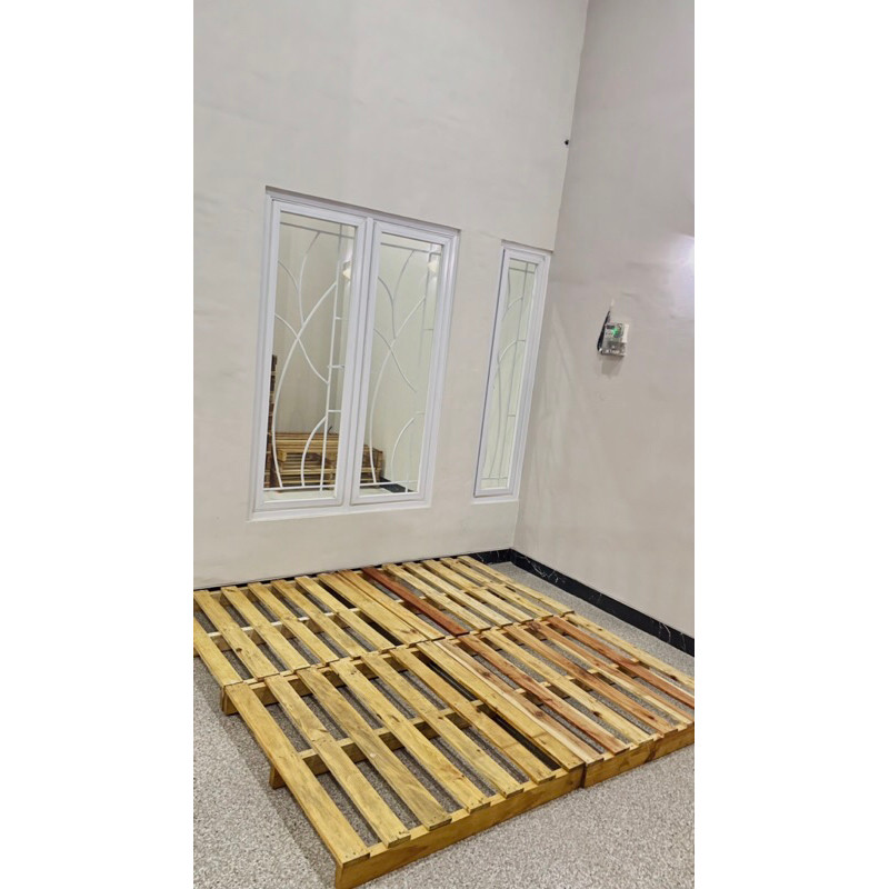 Dipan Tempat Tidur Palet Kayu Jati Belanda / Alas Kasur Tempat Tidur Palet Kayu Jati Belanda