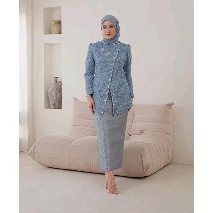 Kebaya Janggan Brokat dengan Hiasan Payet dan Set Rok Lilit Selendang Songket Warna Ungu Elegan  Dre