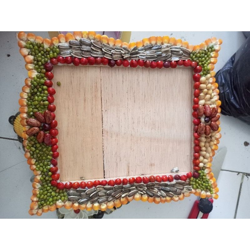 Pigura Foto Kolase Biji-Bijian 5R Dari Papan Triplek