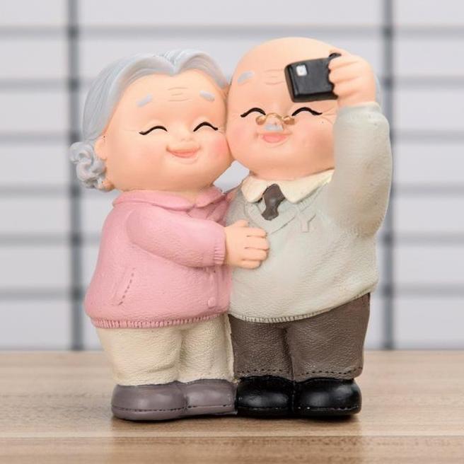 Miniatur Pajangan Boneka Resin Hiasan Pajangan Patung Sepasang Kakek Nenek  Kakek Nenek Opa Oma Plus
