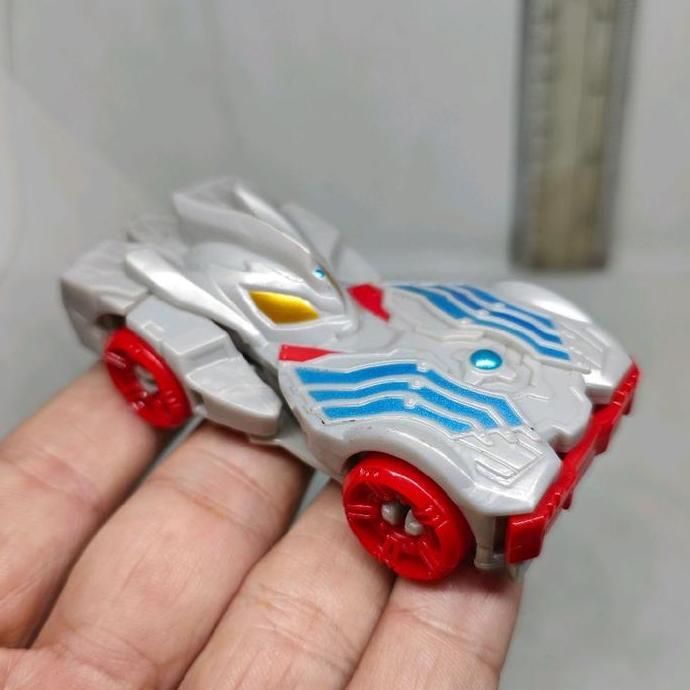 MAINAN BANDAI ATTACK AND CHANGE ULTRA VEHICLE ULTRAMAN TAIGA FG75