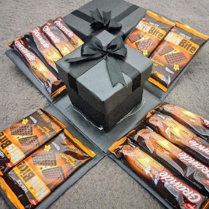 Kado Ultah Snack Box Hitam 16x16 dengan Jam Tangan dan LED - Gift