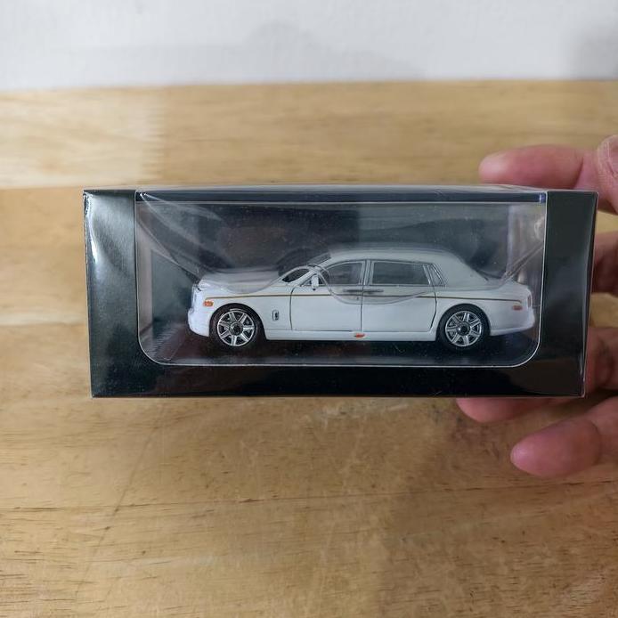 DCM Rolls Royce Phantom VII White Diecast Koleksi Mobil Mainan Mini Scale 1/64 Dengan Kotak Akrilik 