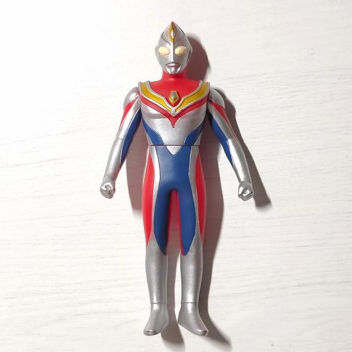 UHS ULTRAMAN DYNA FLASH TYPE SPARK DOLL ACTION FIGURE 14 CM BANDAI ORI OC99